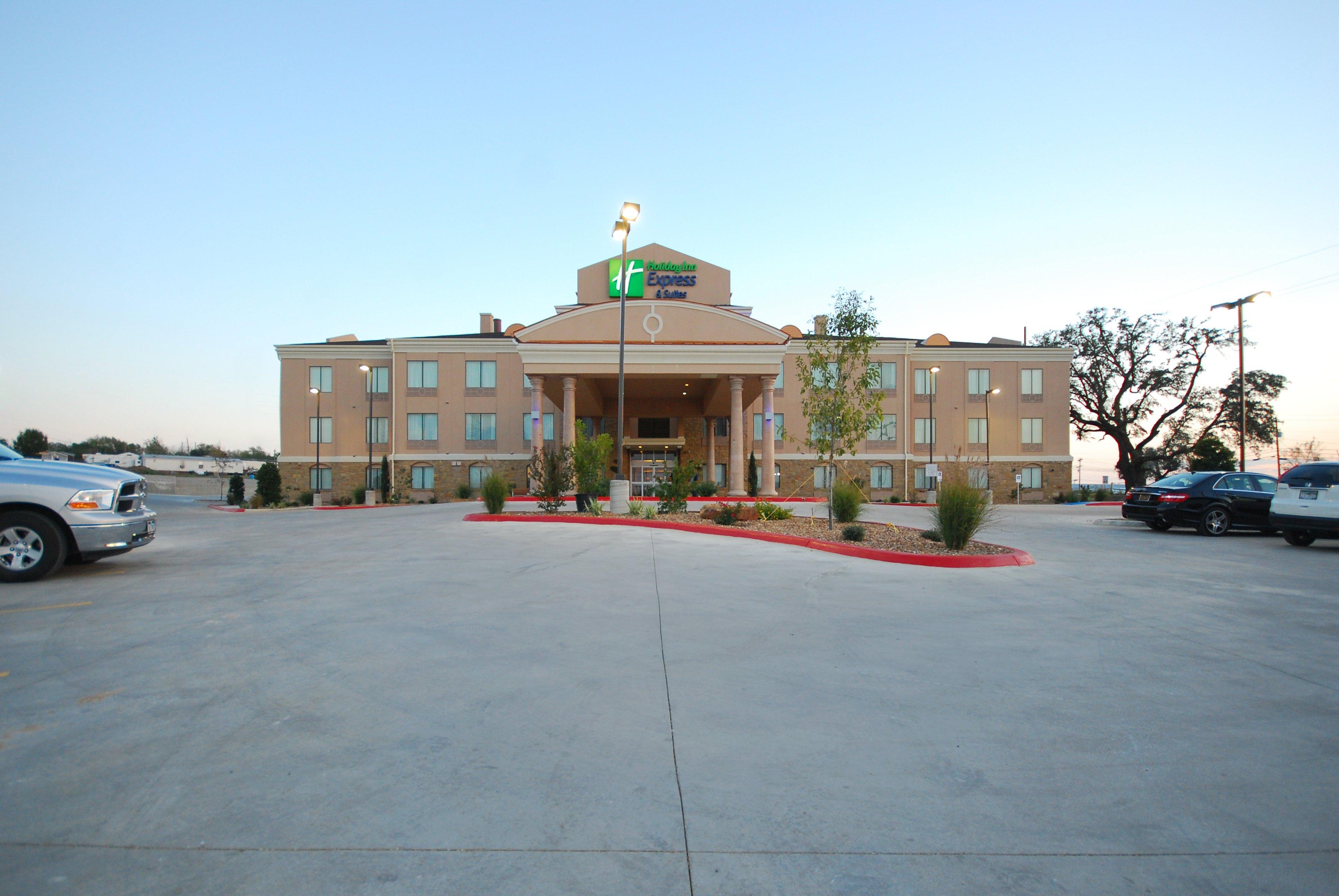Holiday Inn Express & Suites Gonzales By Ihg Exterior photo
