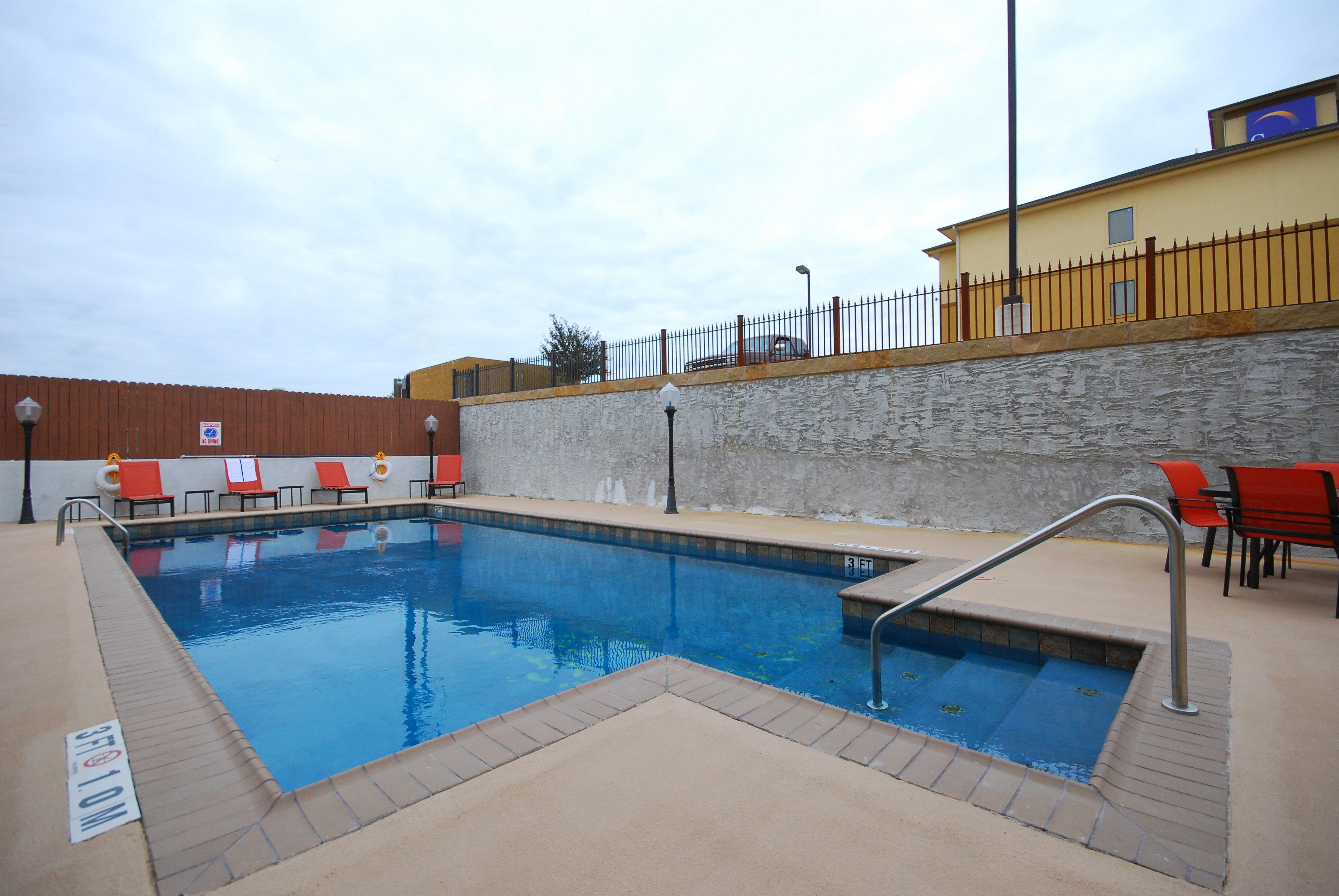 Holiday Inn Express & Suites Gonzales By Ihg Exterior photo