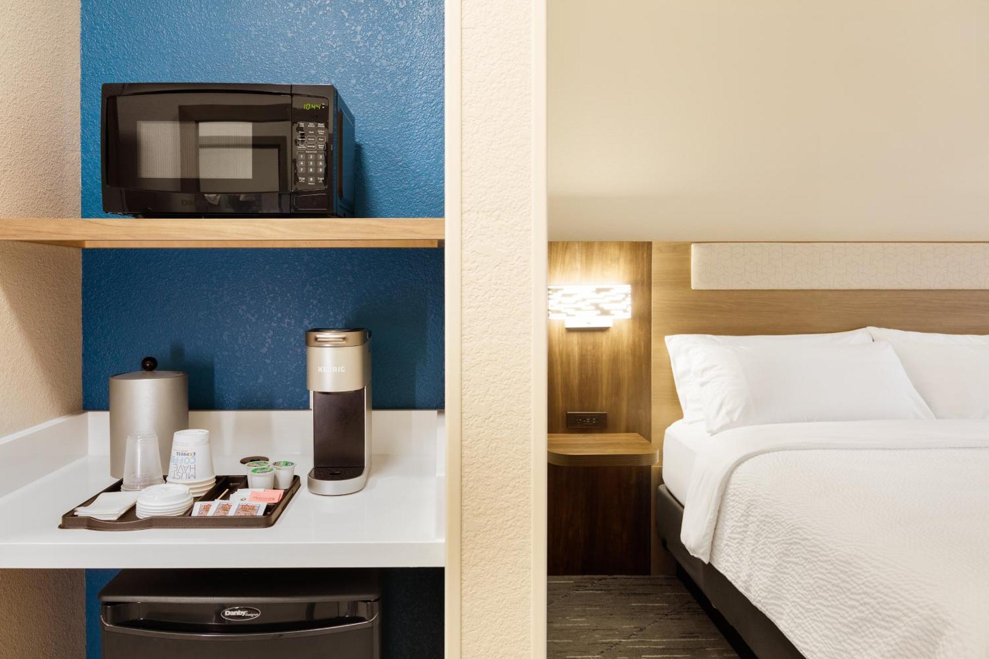 Holiday Inn Express & Suites Gonzales By Ihg Exterior photo