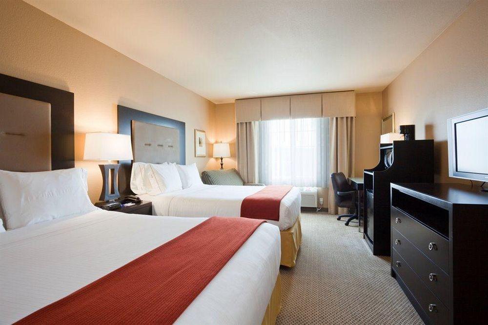 Holiday Inn Express & Suites Gonzales By Ihg Room photo